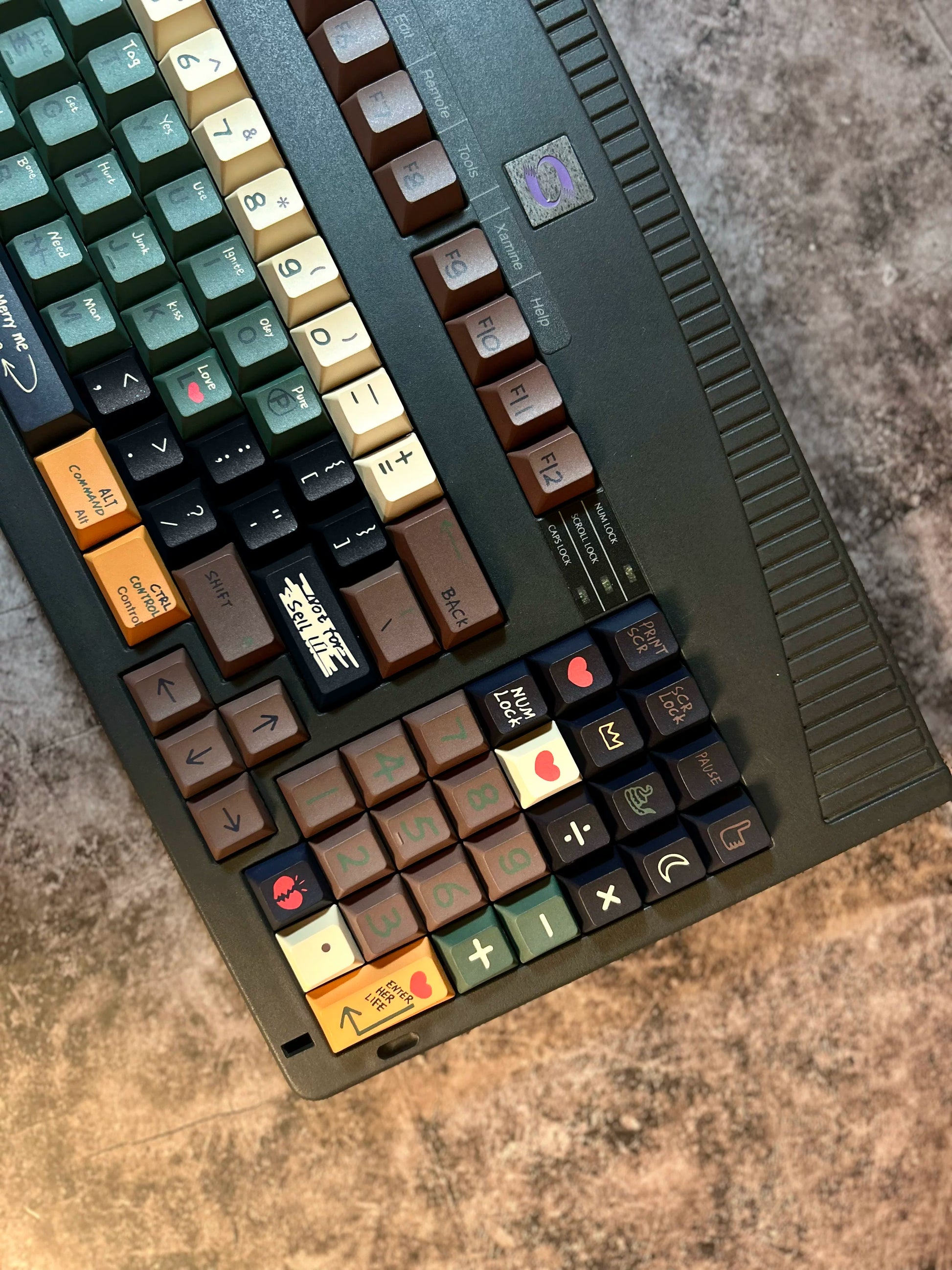 Love Story keycap set detail 5